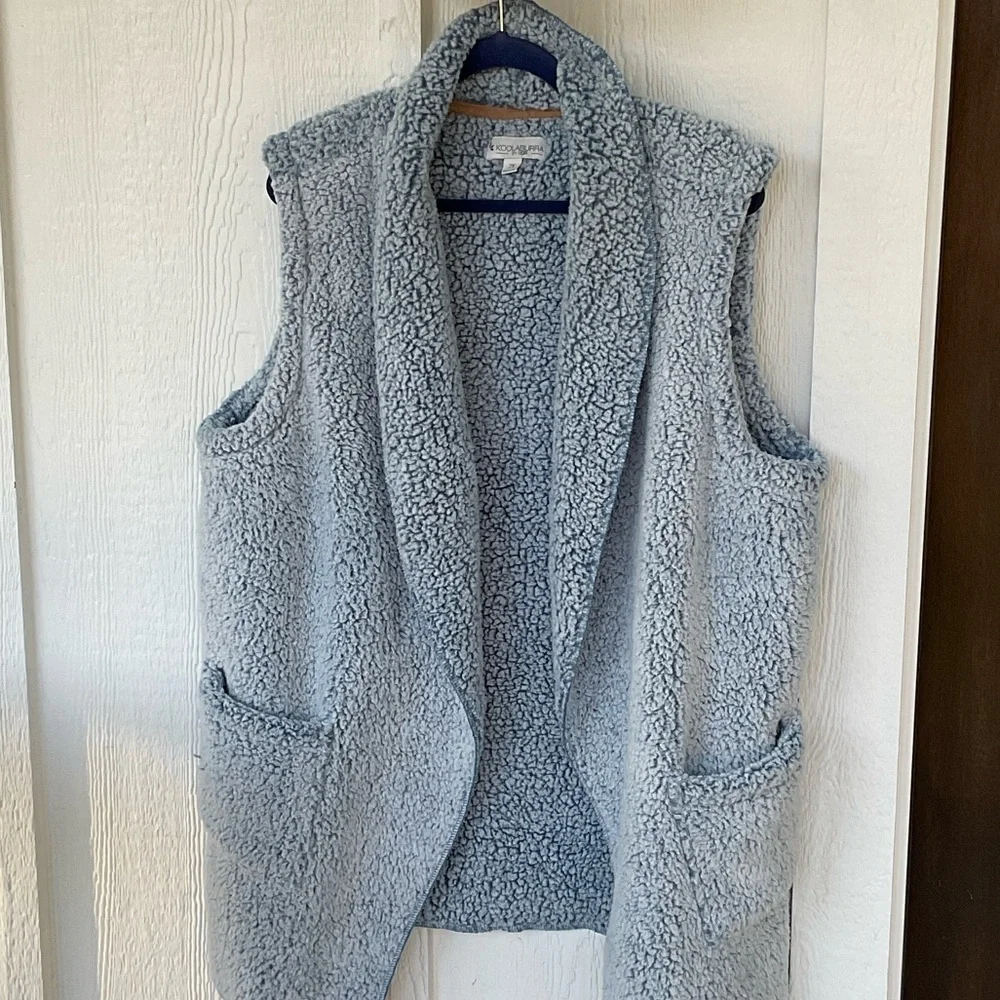 Koolaburra by UGG Light blue soft Gray Sherpa Vest with pockets Size 2X